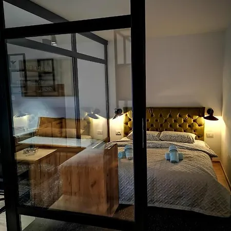 Mali Raj Zlatar شقة