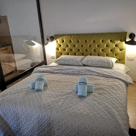 Mali Raj Zlatar شقة